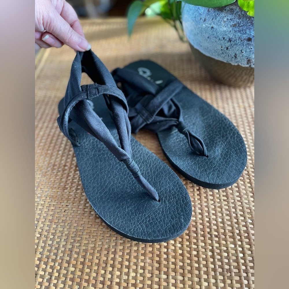 Skechers Black Bohemian Sandals with Textured Footbed